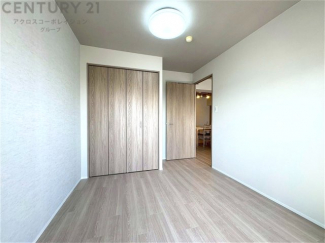 創造性や成長を促す遊びの空間を提供。学習や趣味に集中できる環境を整えます。個別のプライベートスペースは自己表現と自立心を育み、心地よい睡眠環境を整えリラックスできる場所を提供。