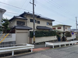 本格木造建築で外観はとてもかっこいい日本家屋　　名優高倉健さんのようなジブさがあります。あくまでも営業担当加藤の個人的な感想です(笑)