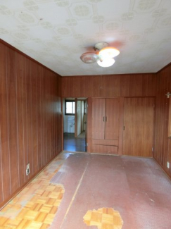 ２階の洋室です　南側なので陽当たりはいいです