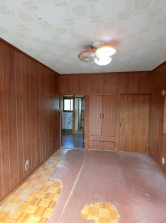 ２階の洋室です　南側なので陽当たりはいいです