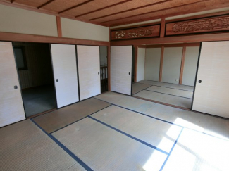 日当たりの良い続き間和室です