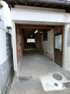 遠景に瀬戸内海の海を望みます