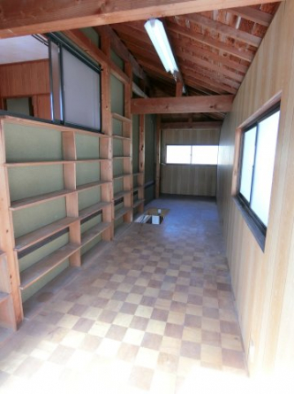 １階ガレージ上の納戸スペース　広々と使えます　収納力たっぷり