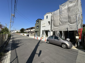 【前面道路含む現地写真】