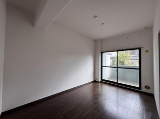 ベランダ側洋室