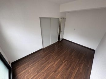 ベランダ側洋室