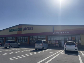 ドラッグストアモリ祓川店まで165m
