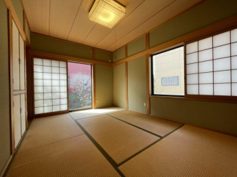 1階西側6帖和室です。