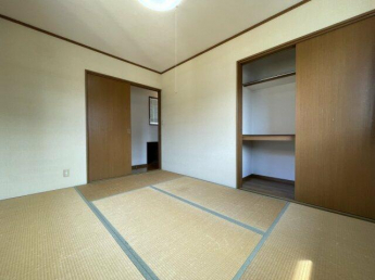 2階6帖の西側和室です。