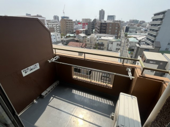 外からの目が気にならないバルコニーで洗濯物が干せます