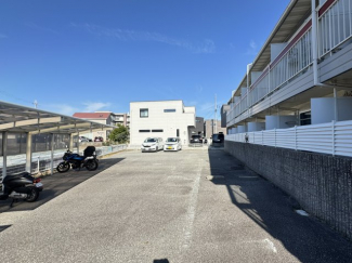 車をお持ちの方に嬉しい駐車場付きの物件です