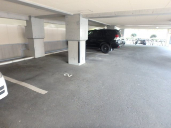 屋根付きの駐車場