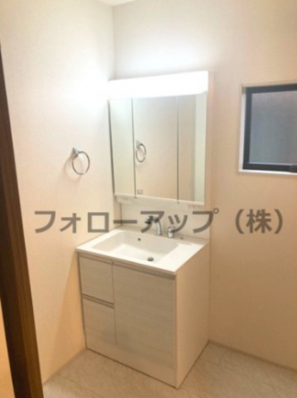 独立洗面台あり、毎朝おしゃれに忙しい女性の方におすすめです