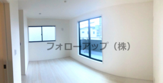 明るい洋室です