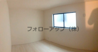 コンパクトで使いやすい洋室です