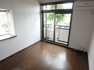 ゆったり過ごせる居間です