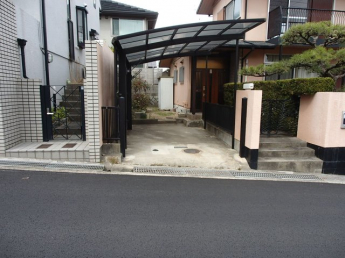 カーポート付き駐車場