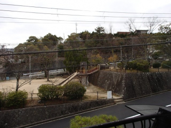 目の前は公演です。