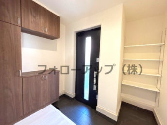 明るい玄関です