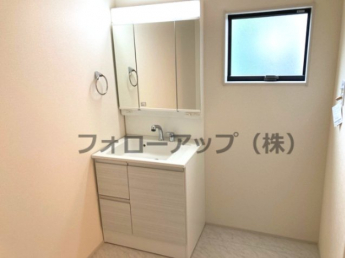 独立洗面台、朝の身支度には欠かせません