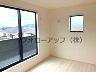 明るい洋室です