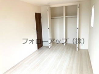 スタンダードな洋室です