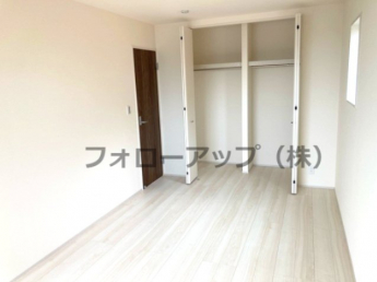 スタンダードな洋室です