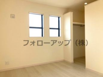 スタンダードな洋室です