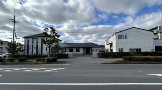 県道からの全景