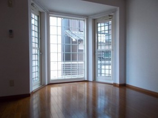 明るい色調の室内です