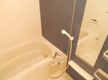 落ち着いた空間のお風呂です