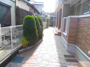 清潔なエントランスです