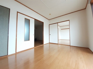 内装は落ち着いています