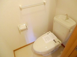 コンパクトで使いやすいトイレです