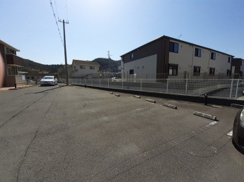 車をお持ちの方に嬉しい駐車場付きの物件です