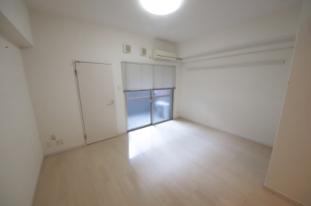 ゆったり過ごせる居間です