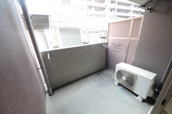 開放的で明るい空間を演出してくれるバルコニーです