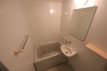 落ち着いた空間のお風呂です