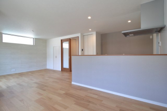 ゆったり過ごせる居間です