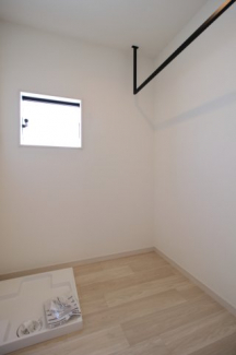 使い勝手のいい洋室です