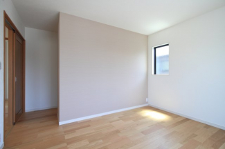 広々とした洋室です