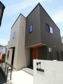 落ち着いた雰囲気の外観です