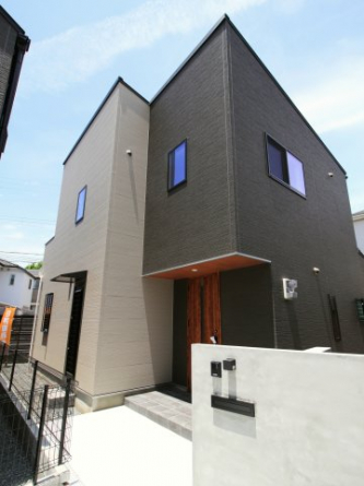 落ち着いた雰囲気の外観です