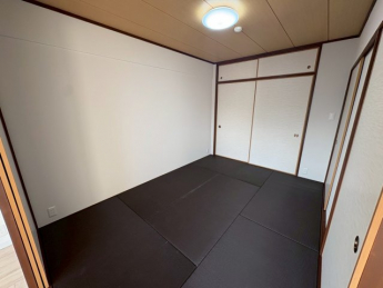 畳の上でゆっくりとくつろげる和室です