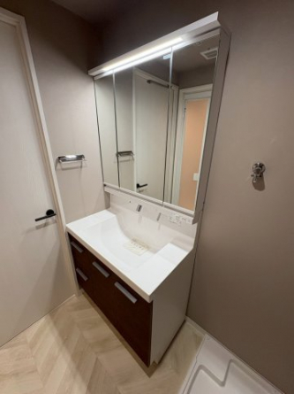 朝の身支度には欠かせない独立洗面化粧台