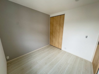 ゆったりした洋室です