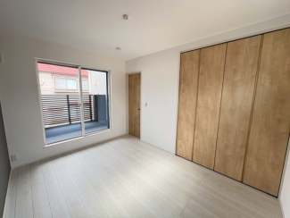 コンパクトで使いやすい洋室です