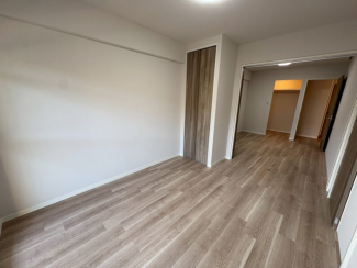 スタンダードな洋室です