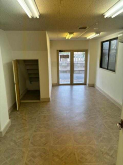 室内から外の眺め