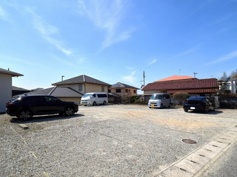 近隣駐車場になりますが一台分付いています。